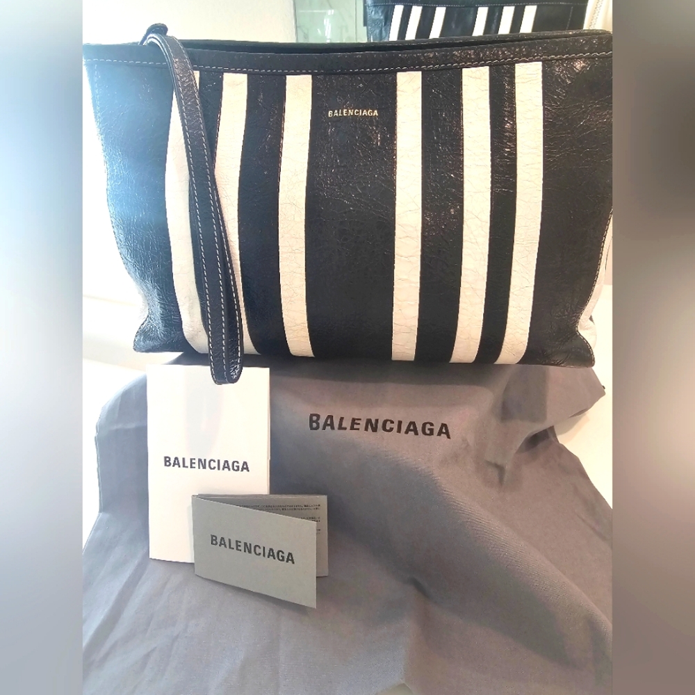 💯 AUTHENTIC BALENCIAGA CLUTCH BAG